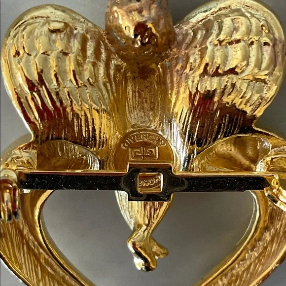 GIVENCHY Gold Ange/lCherub Heart Vintage Brooch Pin - Picture 4 of 16